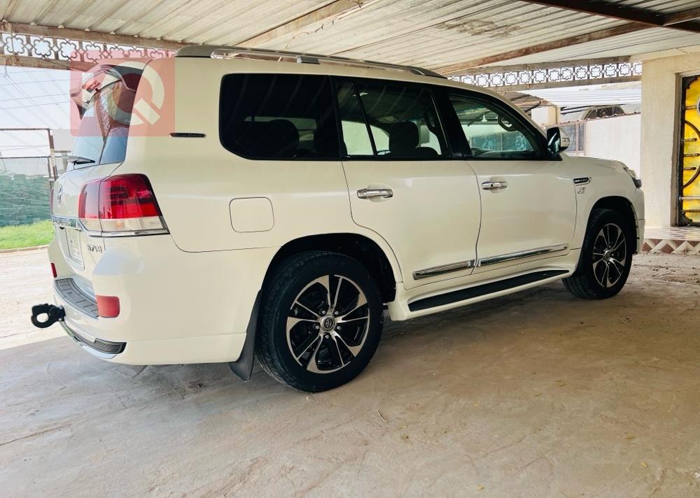 تويوتا لاندكروزر